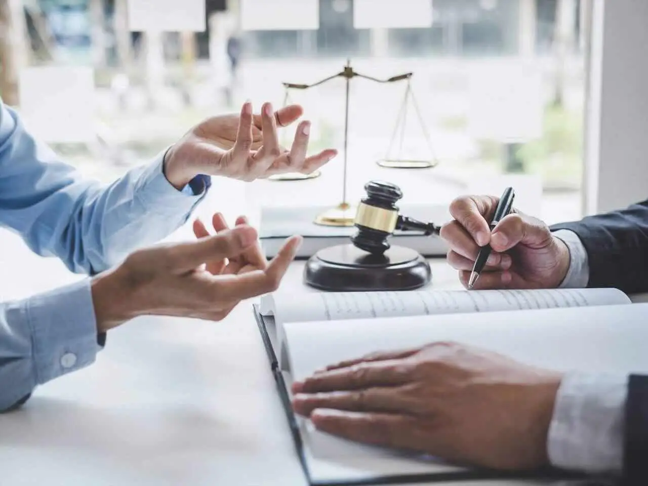 Hai bisogno di un avvocato, come funziona il gratuito patrocinio? Chi ne ha diritto