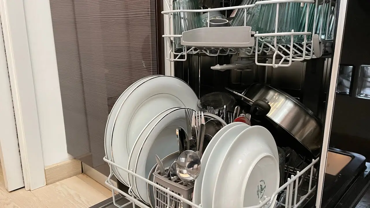 Il segreto per avere stoviglie profumate a lungo