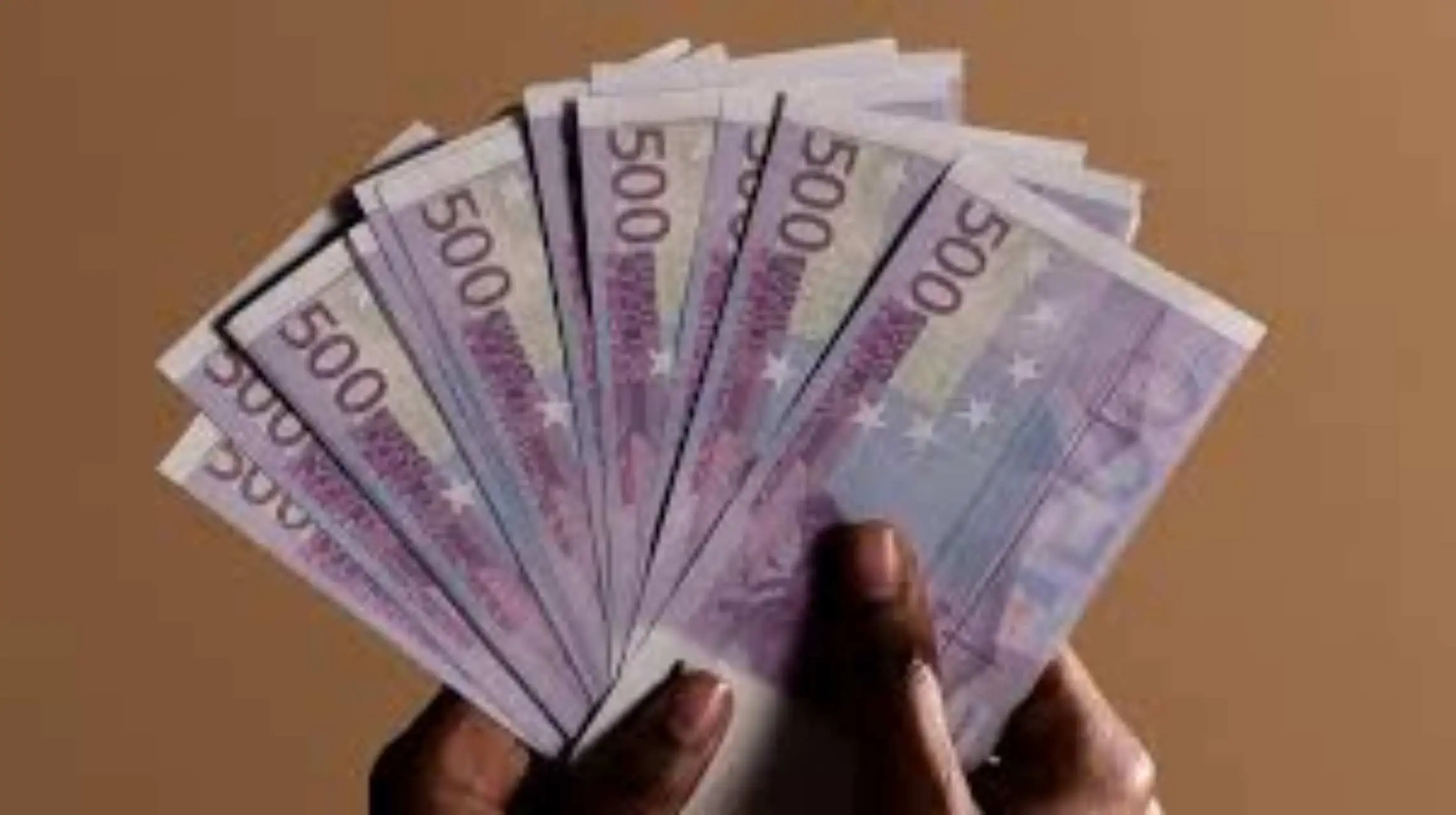 Come si fa a richiedere un risarcimento danni al comune per una buca stradale?